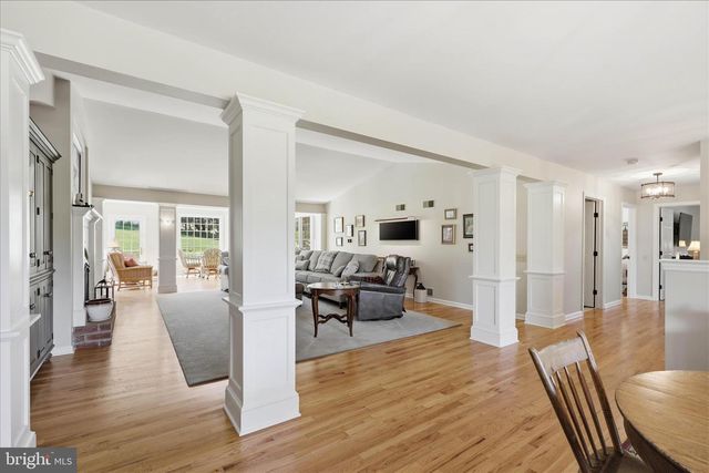 690 INDIAN RUN RD, Millersville, PA 17551