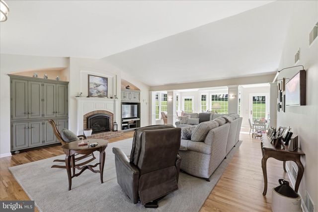 690 INDIAN RUN RD, Millersville, PA 17551