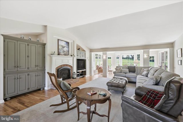 690 INDIAN RUN RD, Millersville, PA 17551