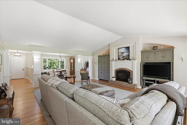690 INDIAN RUN RD, Millersville, PA 17551