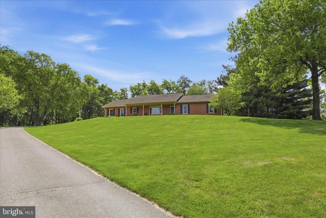 690 INDIAN RUN RD, Millersville, PA 17551