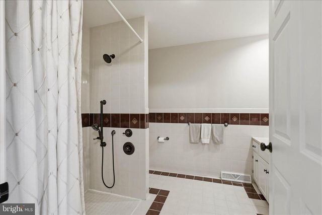 690 INDIAN RUN RD, Millersville, PA 17551