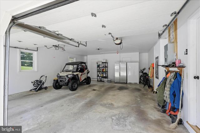 690 INDIAN RUN RD, Millersville, PA 17551