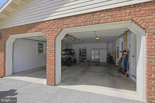 690 INDIAN RUN RD, Millersville, PA 17551
