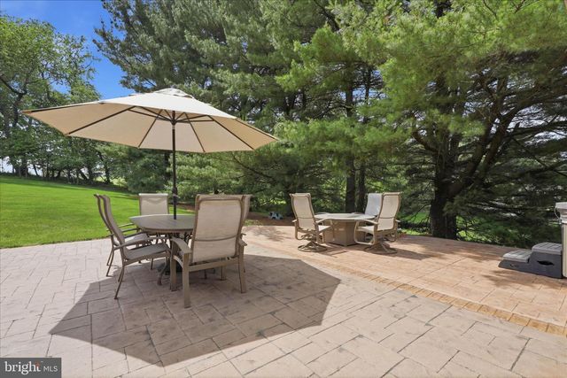 690 INDIAN RUN RD, Millersville, PA 17551