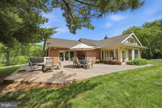690 INDIAN RUN RD, Millersville, PA 17551