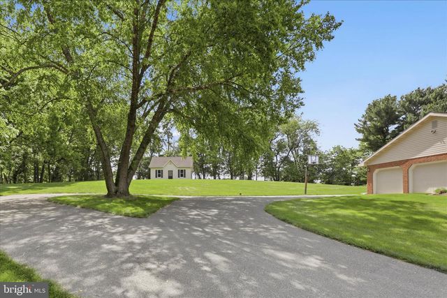 690 INDIAN RUN RD, Millersville, PA 17551