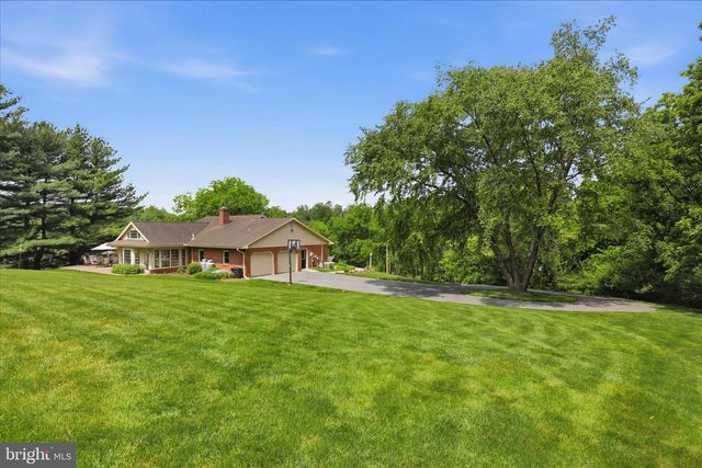 690 INDIAN RUN RD, Millersville, PA 17551