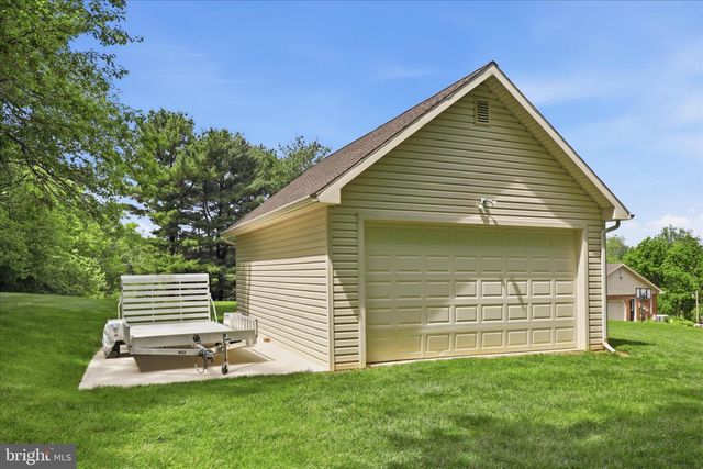 690 INDIAN RUN RD, Millersville, PA 17551
