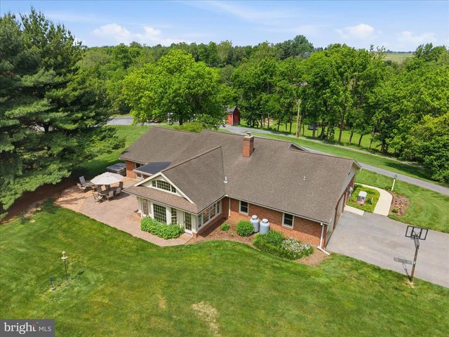 690 INDIAN RUN RD, Millersville, PA 17551