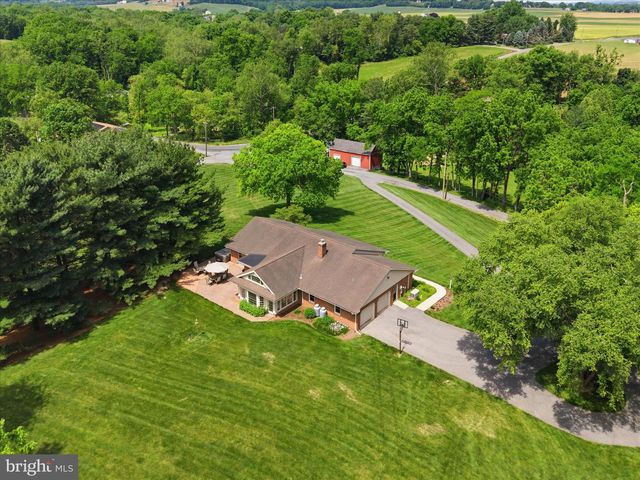 690 INDIAN RUN RD, Millersville, PA 17551