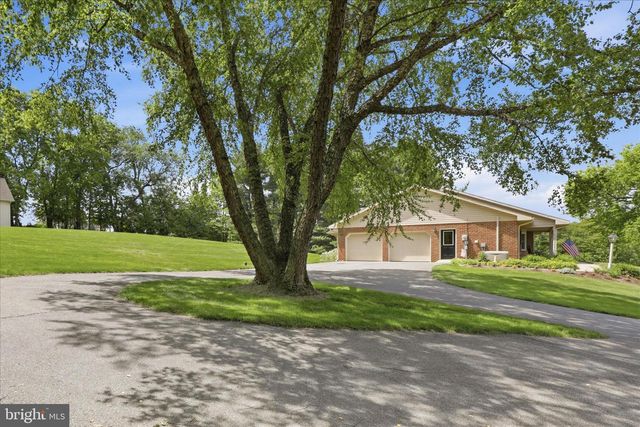 690 INDIAN RUN RD, Millersville, PA 17551