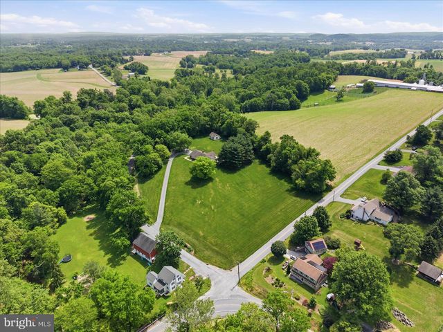 690 INDIAN RUN RD, Millersville, PA 17551