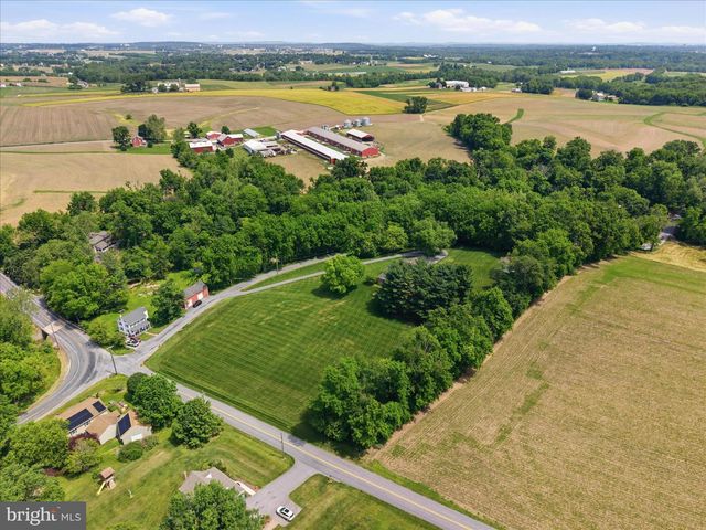690 INDIAN RUN RD, Millersville, PA 17551