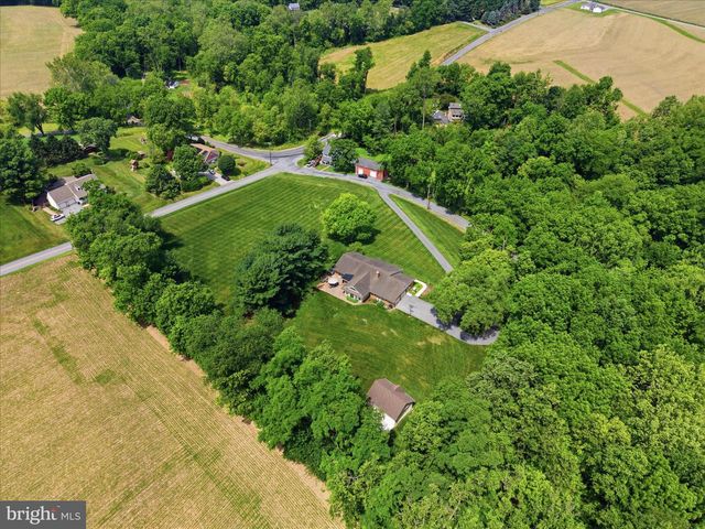 690 INDIAN RUN RD, Millersville, PA 17551