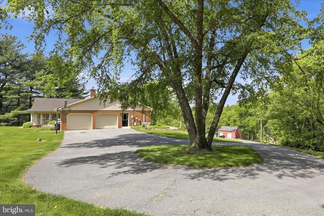 690 INDIAN RUN RD, Millersville, PA 17551