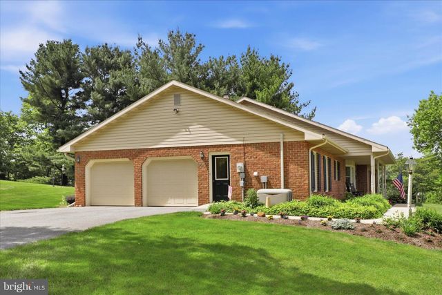 690 INDIAN RUN RD, Millersville, PA 17551