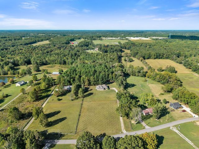 2044 Old Blacktop Road, Mc Ewen, TN 37101