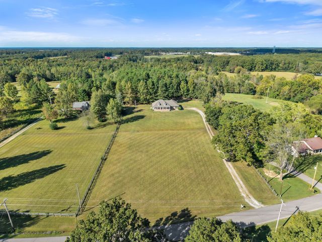 2044 Old Blacktop Road, Mc Ewen, TN 37101