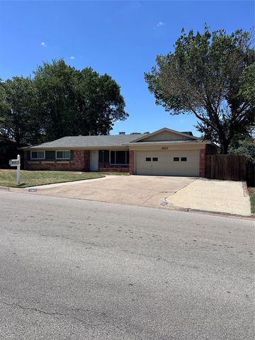 1321 Hurstview Drive, Hurst, TX 76053