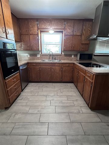 1321 Hurstview Drive, Hurst, TX 76053