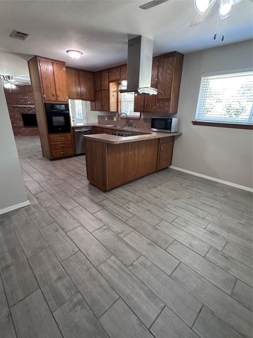 1321 Hurstview Drive, Hurst, TX 76053