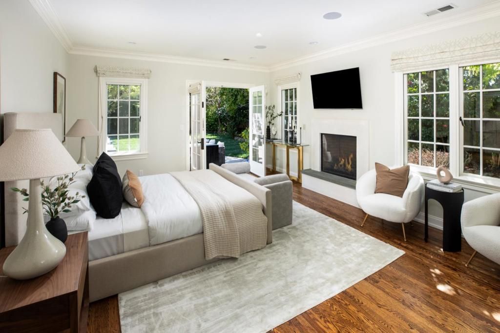 Image 12 of property listing at 745 Windsor Drive, Menlo Park, CA 94025