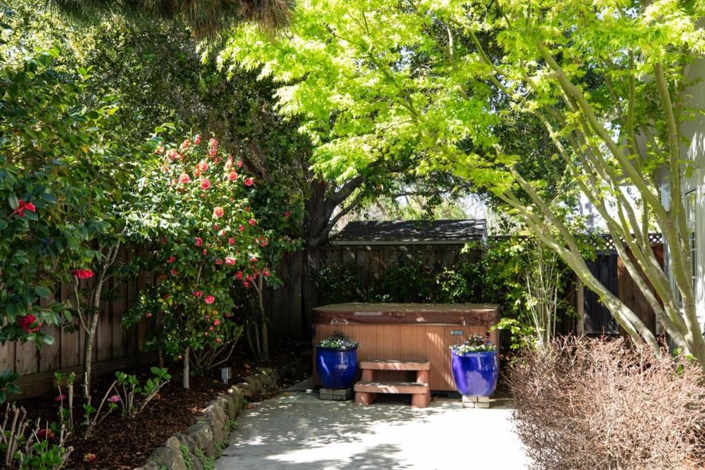 Image 14 of property listing at 745 Windsor Drive, Menlo Park, CA 94025