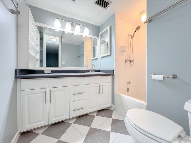 1702 Kewalo Street 705, Honolulu, HI 96822