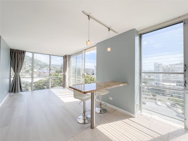 1702 Kewalo Street 705, Honolulu, HI 96822