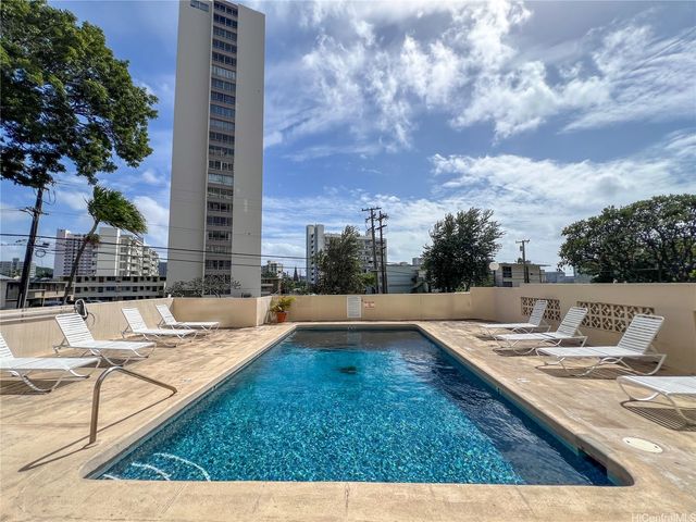 1702 Kewalo Street 705, Honolulu, HI 96822