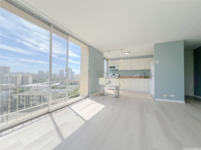 1702 Kewalo Street 705, Honolulu, HI 96822
