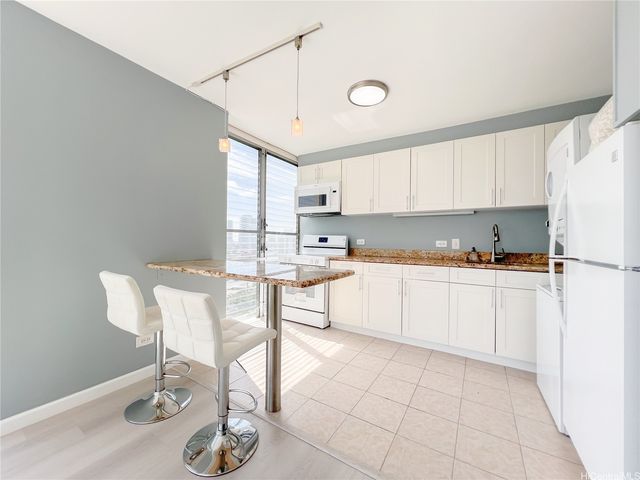 1702 Kewalo Street 705, Honolulu, HI 96822