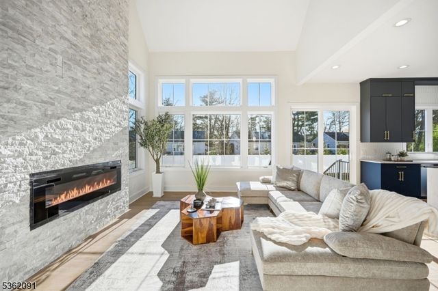 4 Maplewood Dr, Livingston Twp., NJ 07039