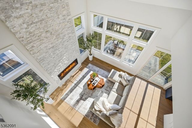 4 Maplewood Dr, Livingston Twp., NJ 07039