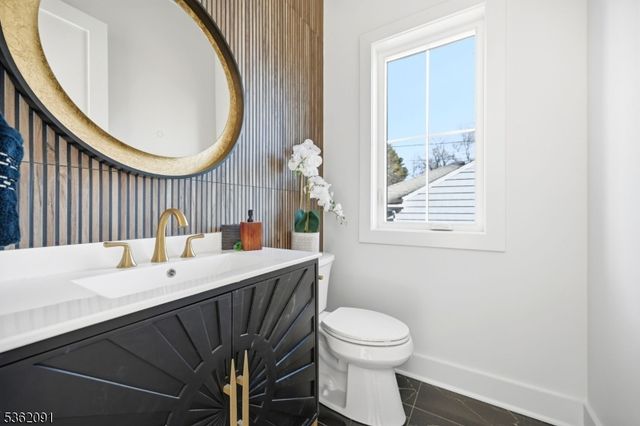 4 Maplewood Dr, Livingston Twp., NJ 07039