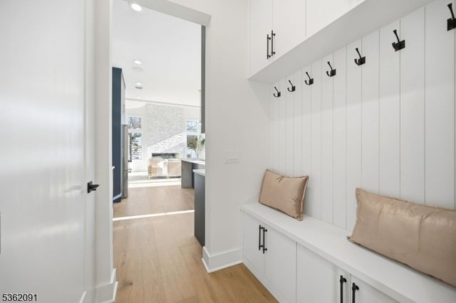 4 Maplewood Dr, Livingston Twp., NJ 07039