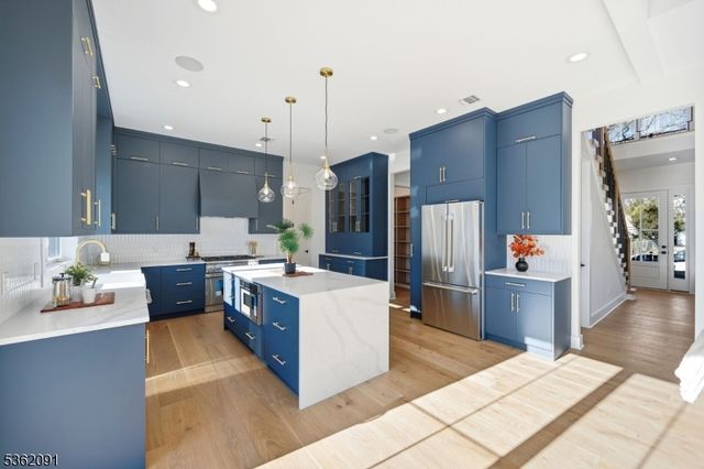 4 Maplewood Dr, Livingston Twp., NJ 07039