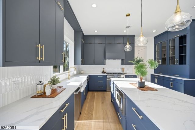 4 Maplewood Dr, Livingston Twp., NJ 07039