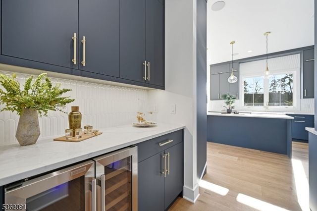 4 Maplewood Dr, Livingston Twp., NJ 07039