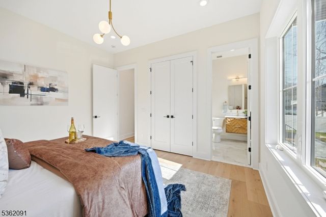 4 Maplewood Dr, Livingston Twp., NJ 07039