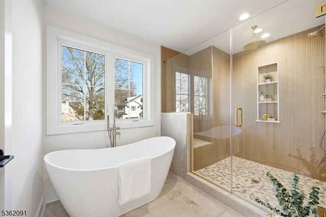 4 Maplewood Dr, Livingston Twp., NJ 07039