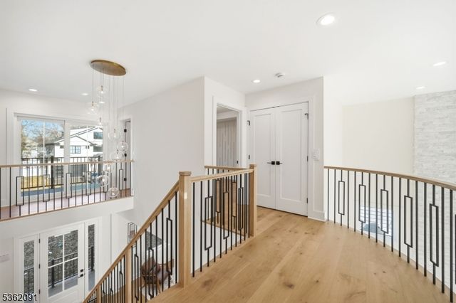 4 Maplewood Dr, Livingston Twp., NJ 07039