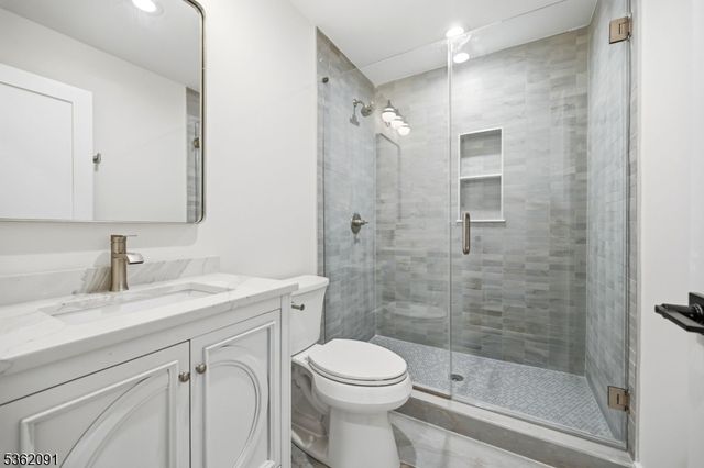 4 Maplewood Dr, Livingston Twp., NJ 07039