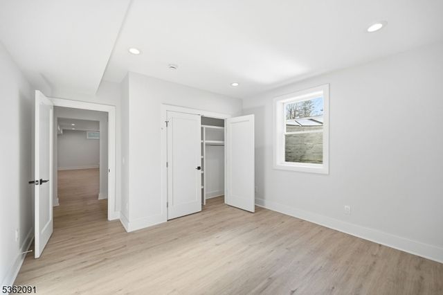 4 Maplewood Dr, Livingston Twp., NJ 07039