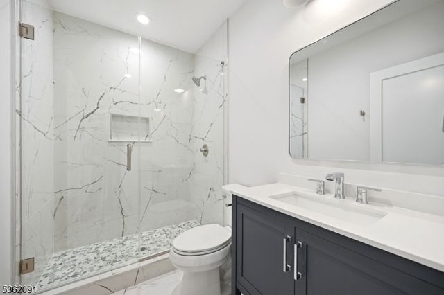 4 Maplewood Dr, Livingston Twp., NJ 07039