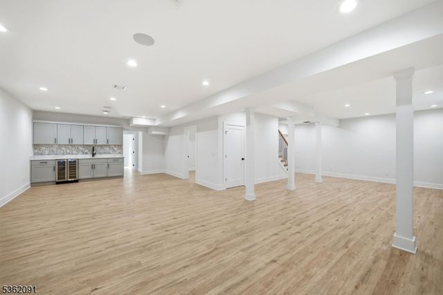 4 Maplewood Dr, Livingston Twp., NJ 07039