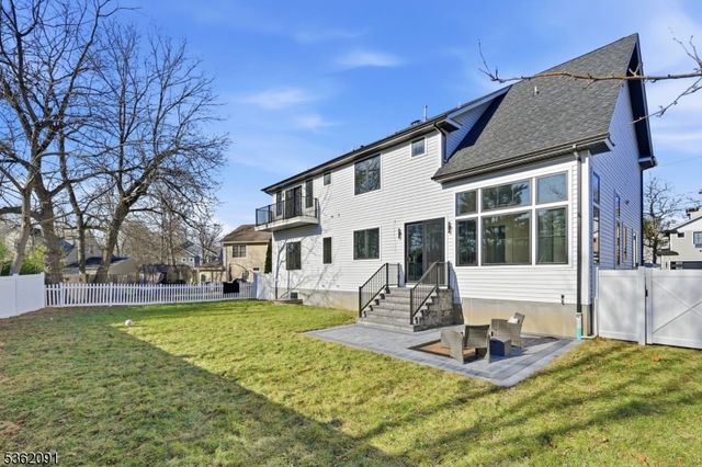 4 Maplewood Dr, Livingston Twp., NJ 07039