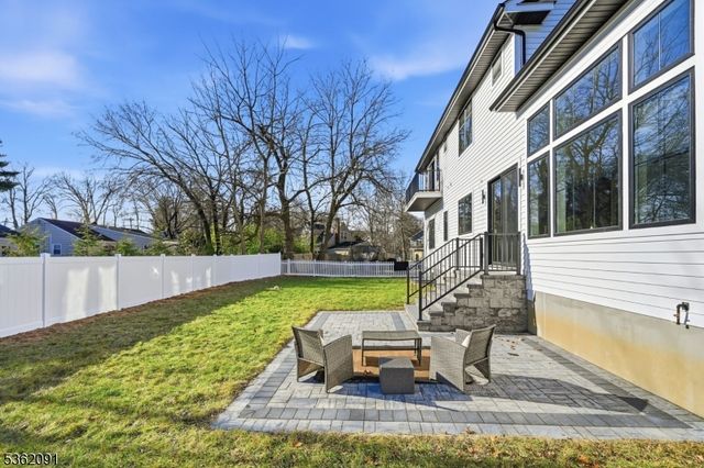 4 Maplewood Dr, Livingston Twp., NJ 07039