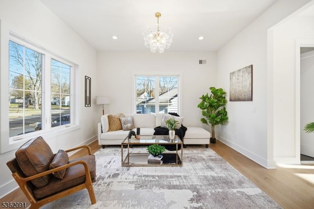 4 Maplewood Dr, Livingston Twp., NJ 07039